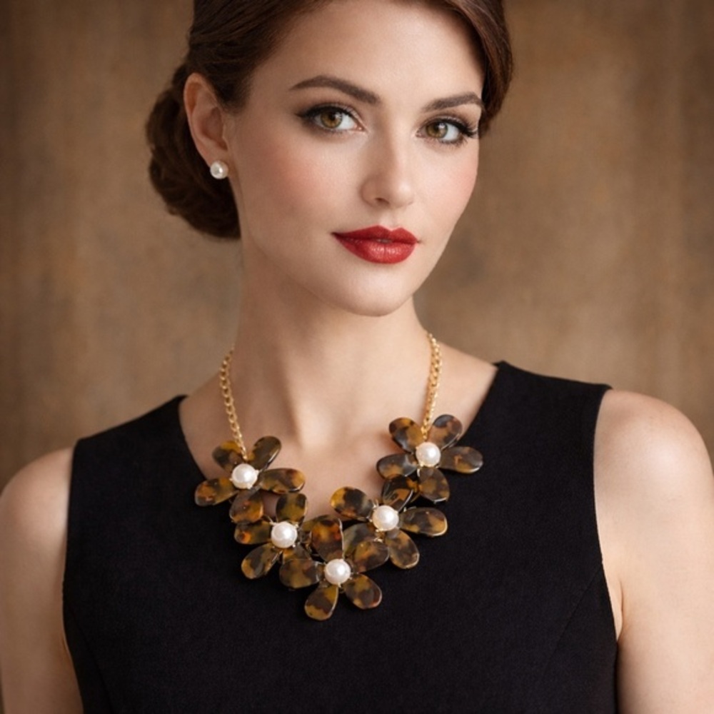 Talbots Tortoiseshell Flower Statement Necklace Classic Luxe Preppy Pearl